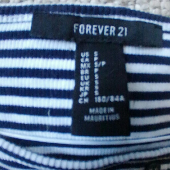 Black and white crop top - Picture 3 of 3